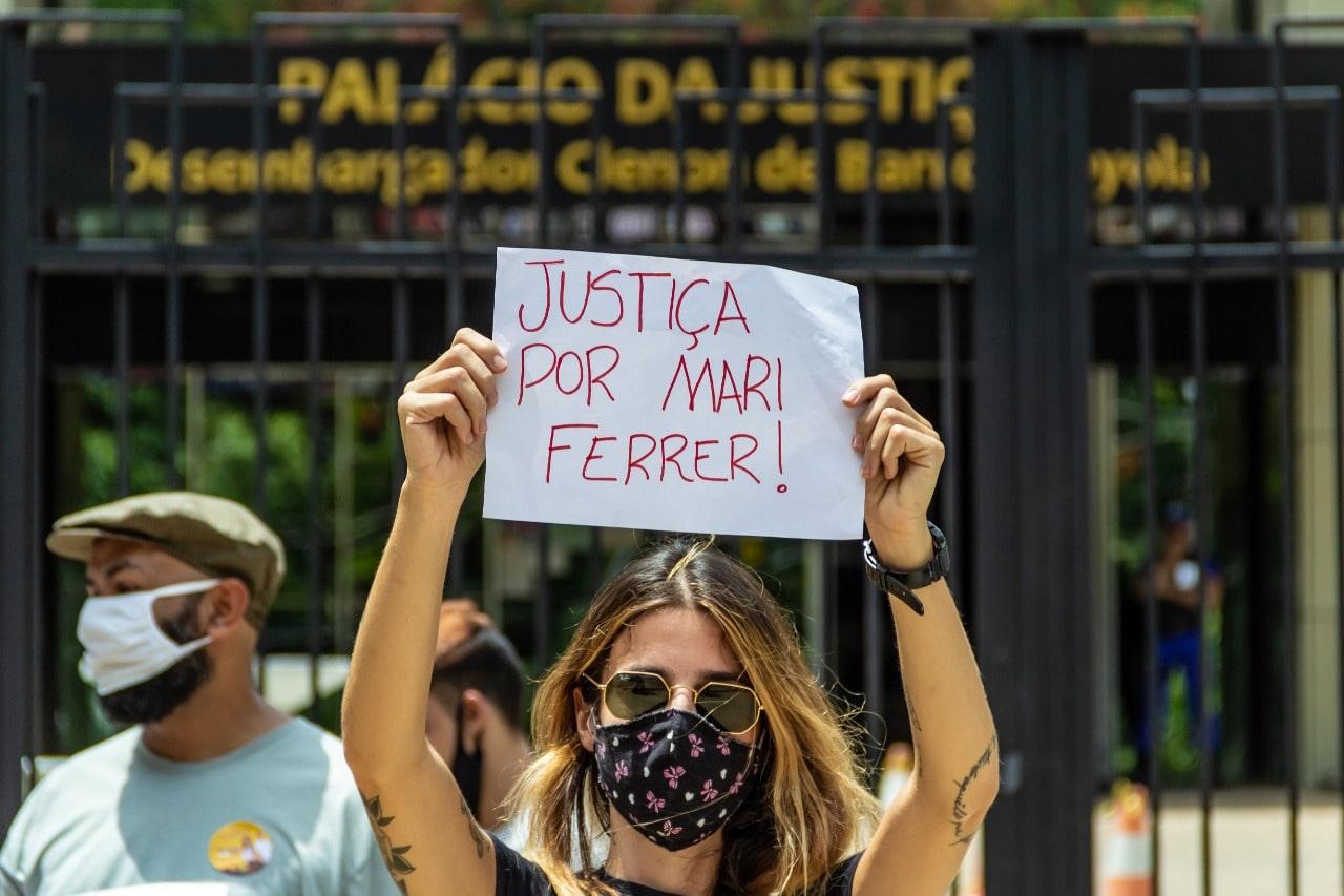 A influenciadora digital Mariana Ferrer foi hostilizada pelo defensor do empresário que acusou de estupro