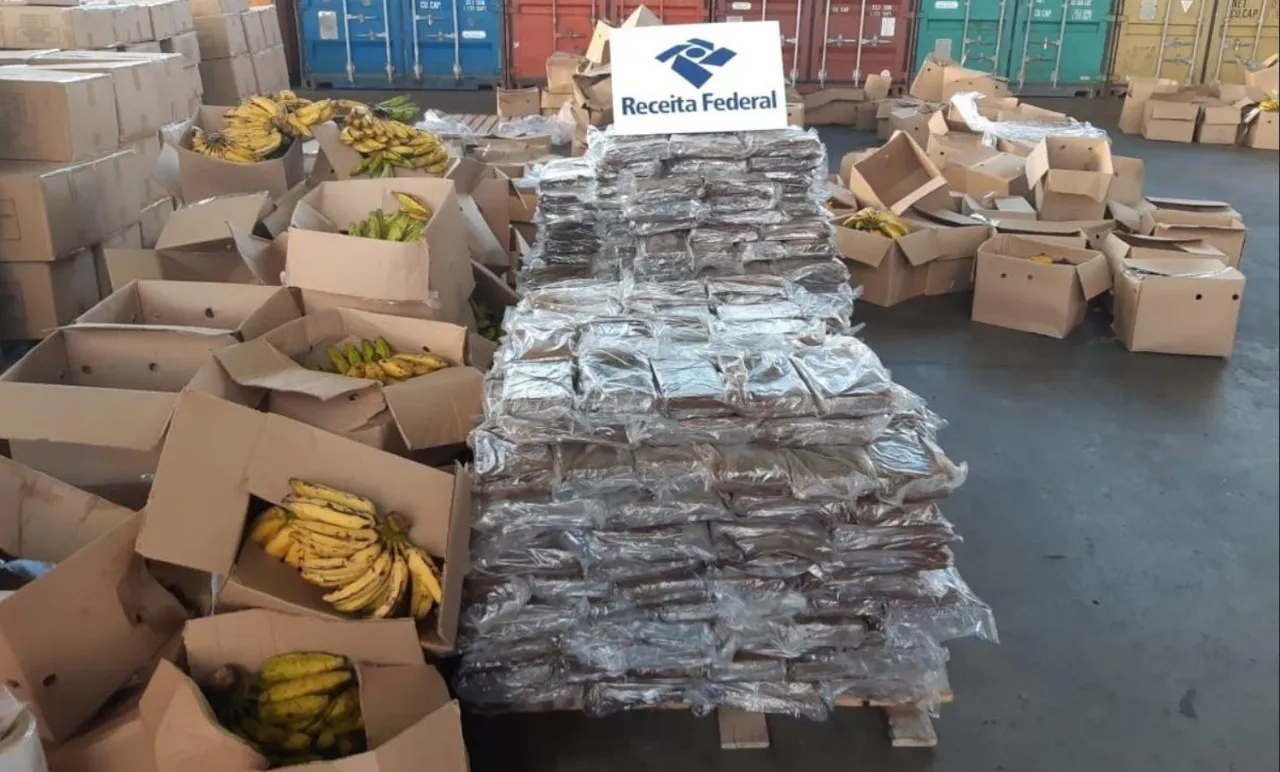 Apreensão de 808,2 quilos de cocaína escondidos em uma carga de bananas no Porto de Suape, no Grande Recife, em junho de 2019, deu início as investigações na PF que resultaram em prisão de suspeito em condomínio de luxo no Porto das Dunas.