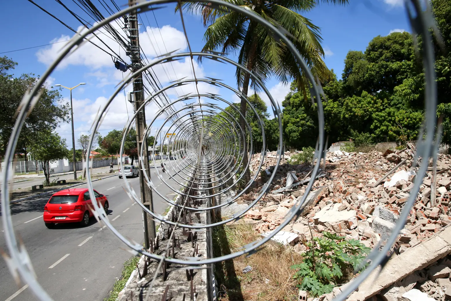 Foto mostra demolição