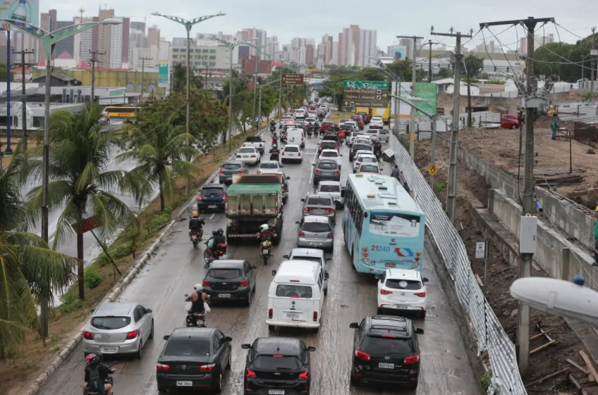 Chuva em Fortaleza ocasionou congestionamentos em vários trechos da cidade