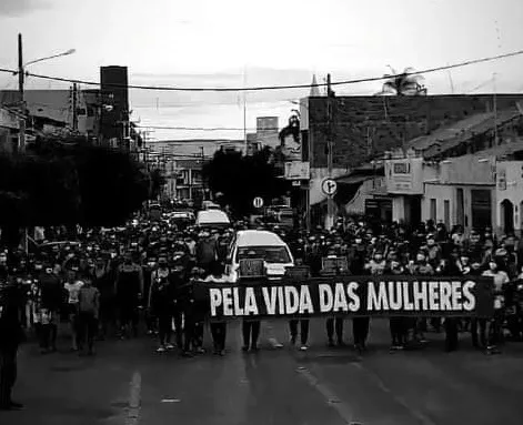 Centenas de pessoas participaram do enterro, realizado na tarde desta quarta-feira, em Milagres