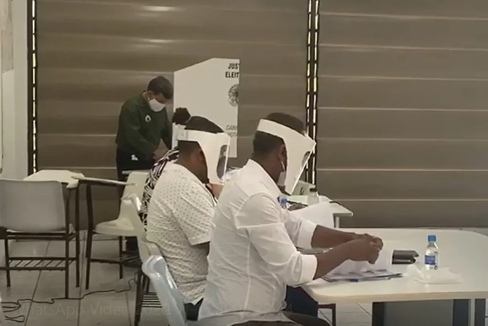 Candidato do partido Patriota, Samuel Braga compareceu para votar no fim do horário 