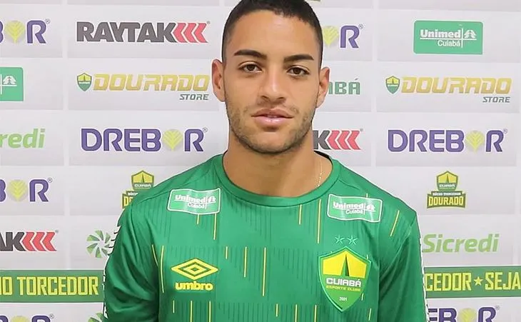 Felipe Ferreira é titular do Cuiabá e tem característica de velocidade e drible