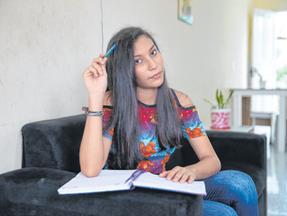 A venezuelana Sofia Salazar, 16, chegou ao Ceará no início deste ano em busca de 