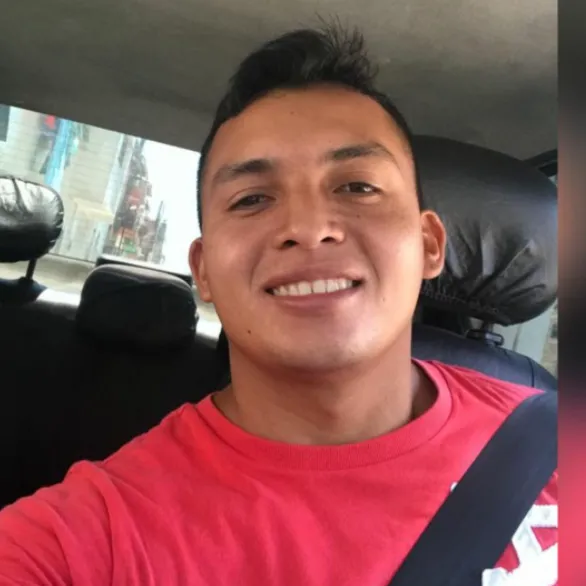 Motorista foi ferido pelos suspeitos por um objeto cortante e em seguida teve corpo queimado. Ele está internado no hospital Instituto Doutor José Frota (IJF)