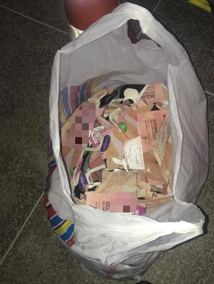Polícia apreende dezenas de peças íntimas com duas jovens suspeitas de furto em loja de departamento dentro de shopping no Edson Queiroz.