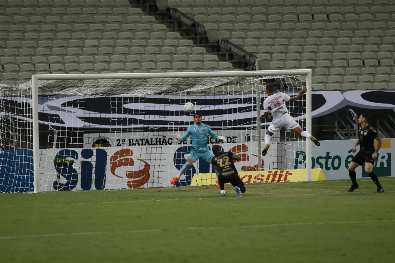 Richard foi muito acionado no empate com o time paulista