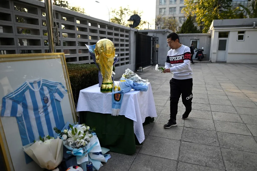 Fãs de Maradona homenageiam o ídolo na China