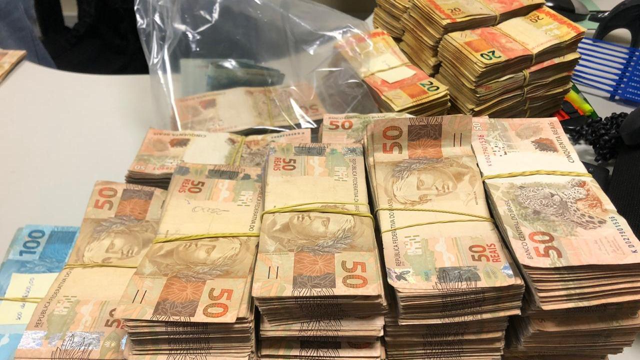 Polícia Federal apreende R$ 360 mil em dinheiro dentro de caminhonete em  Teresina; suspeita de crime eleitoral, Piauí