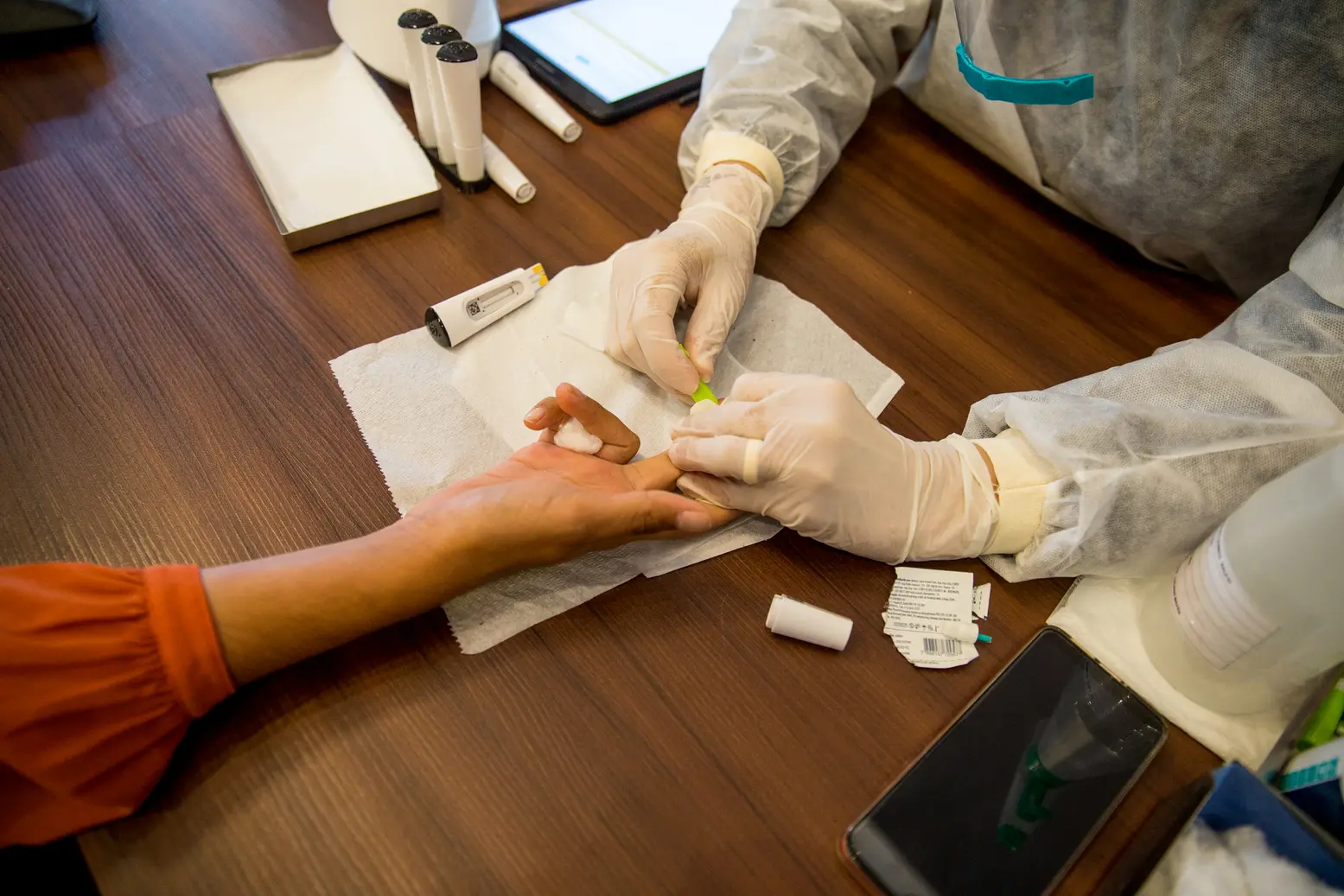 Foto mostra realização de testes