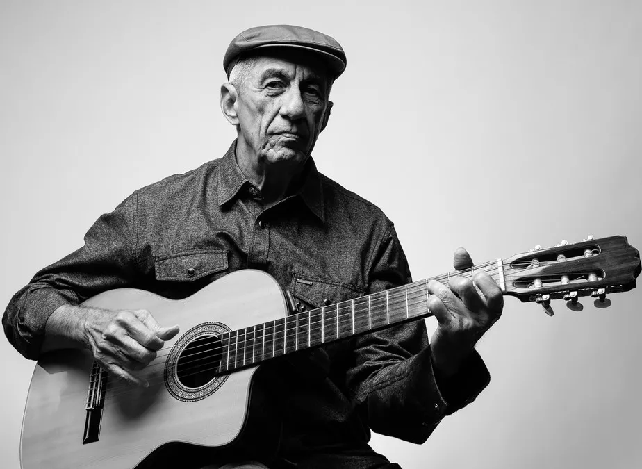 Raimundo Fagner imerso em inúmeros projetos