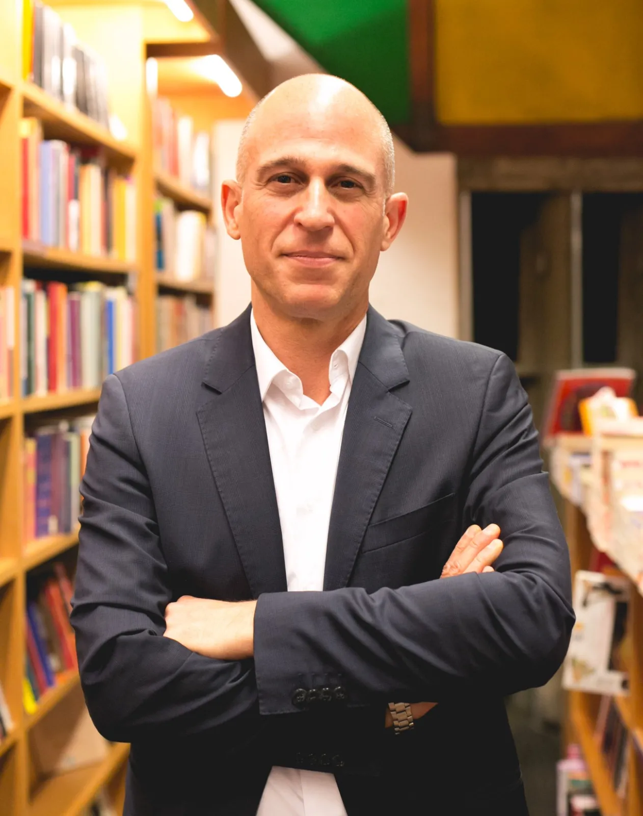 Leonardo Tonus, professor de literatura na Universidade Sorbonne