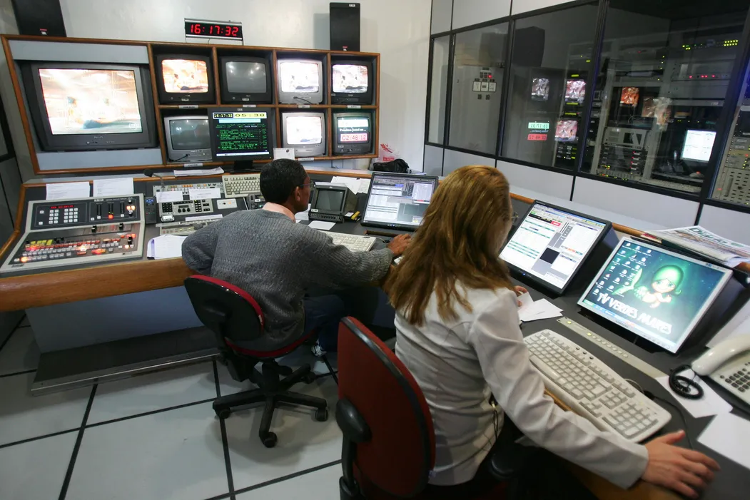 Sala de operação  na mudança de sinal analógico para digital em 2009