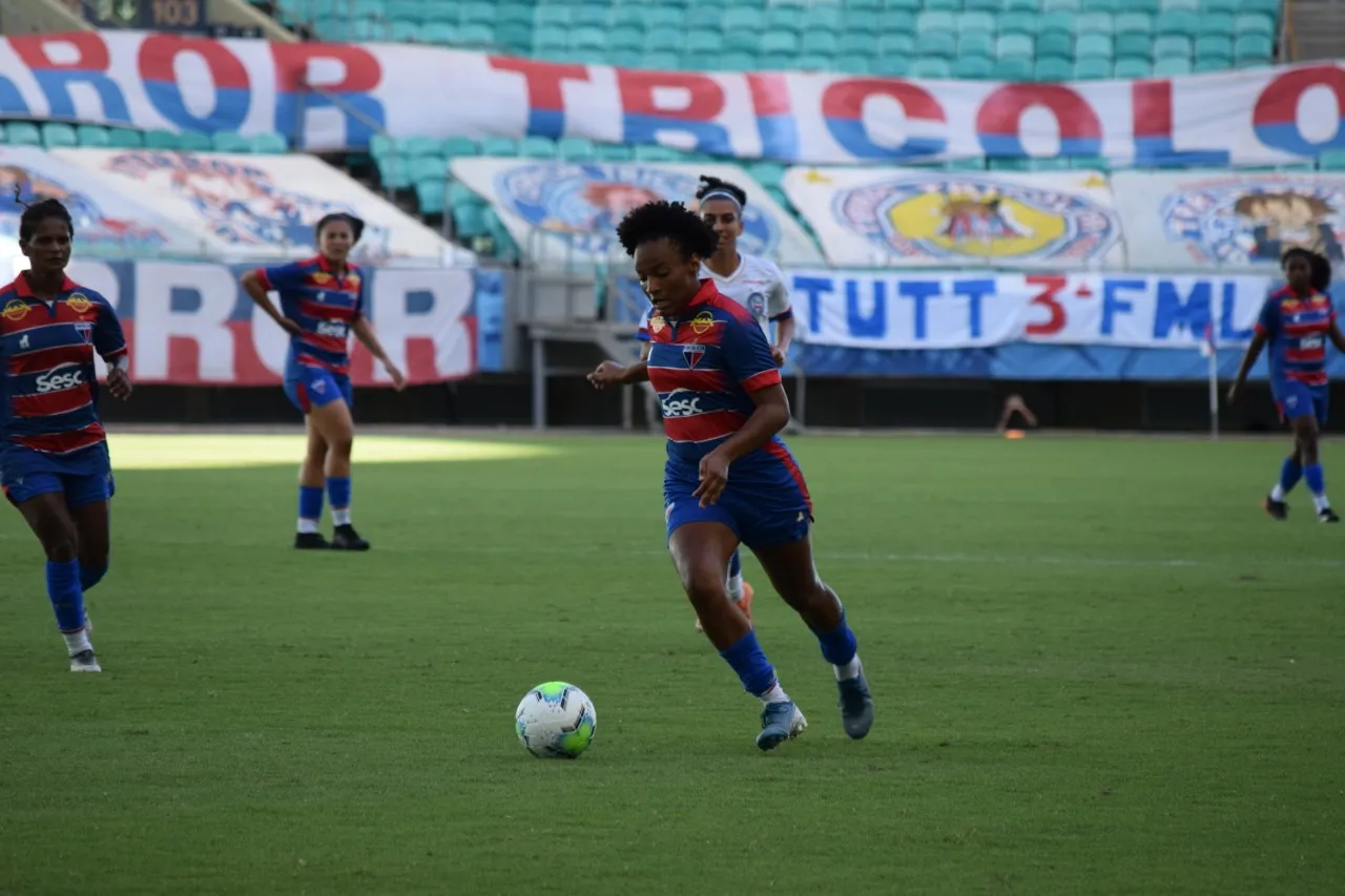 As Leoas apostaram no esquema 4-3-3 para vencer o Bahia