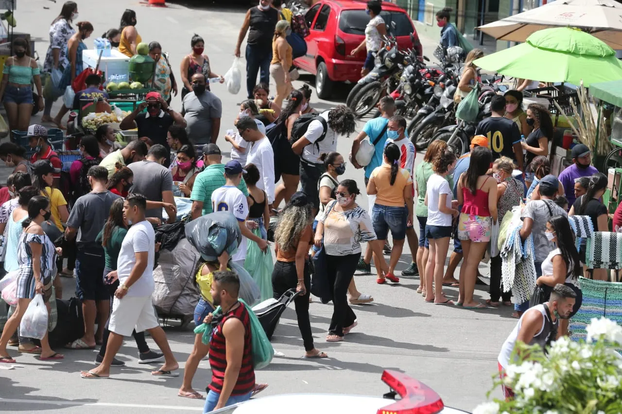 No local, é possível ver pessoas sem o uso da máscara ou com utilização indevida da peça.
