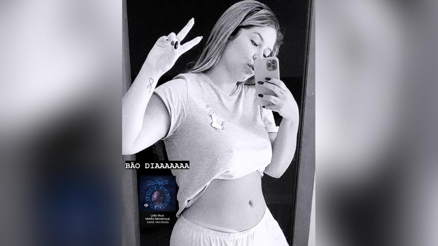 Cantora publicou imagem da barriga em rede social