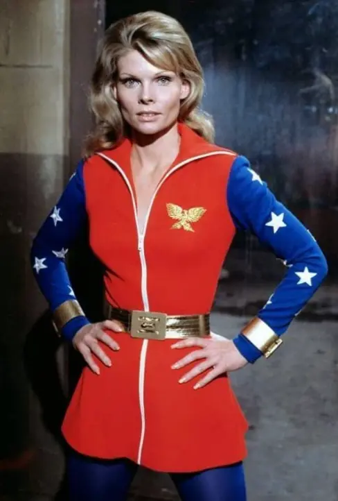 Na versão de Cathy Lee Crosby, a Mulher-Maravilha luta contra o crime internacional usando caratê