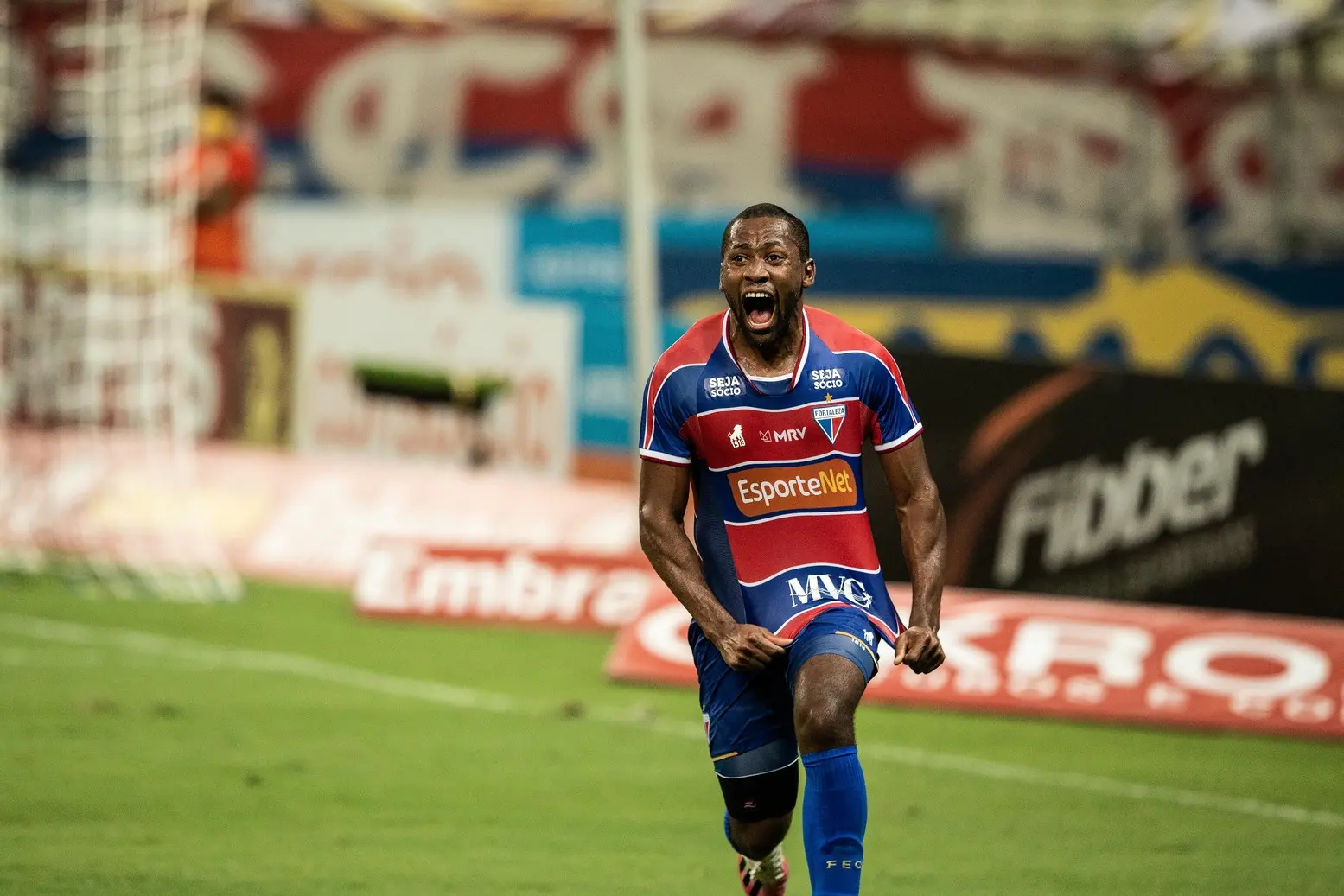 Tinga comemora gol marcado pelo Fortaleza na final do Estadual