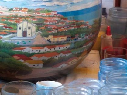 Obras dos artesãos do Ceará estão no catálogo da Sala do Artista Popular que fala das garrafas de areia colorida