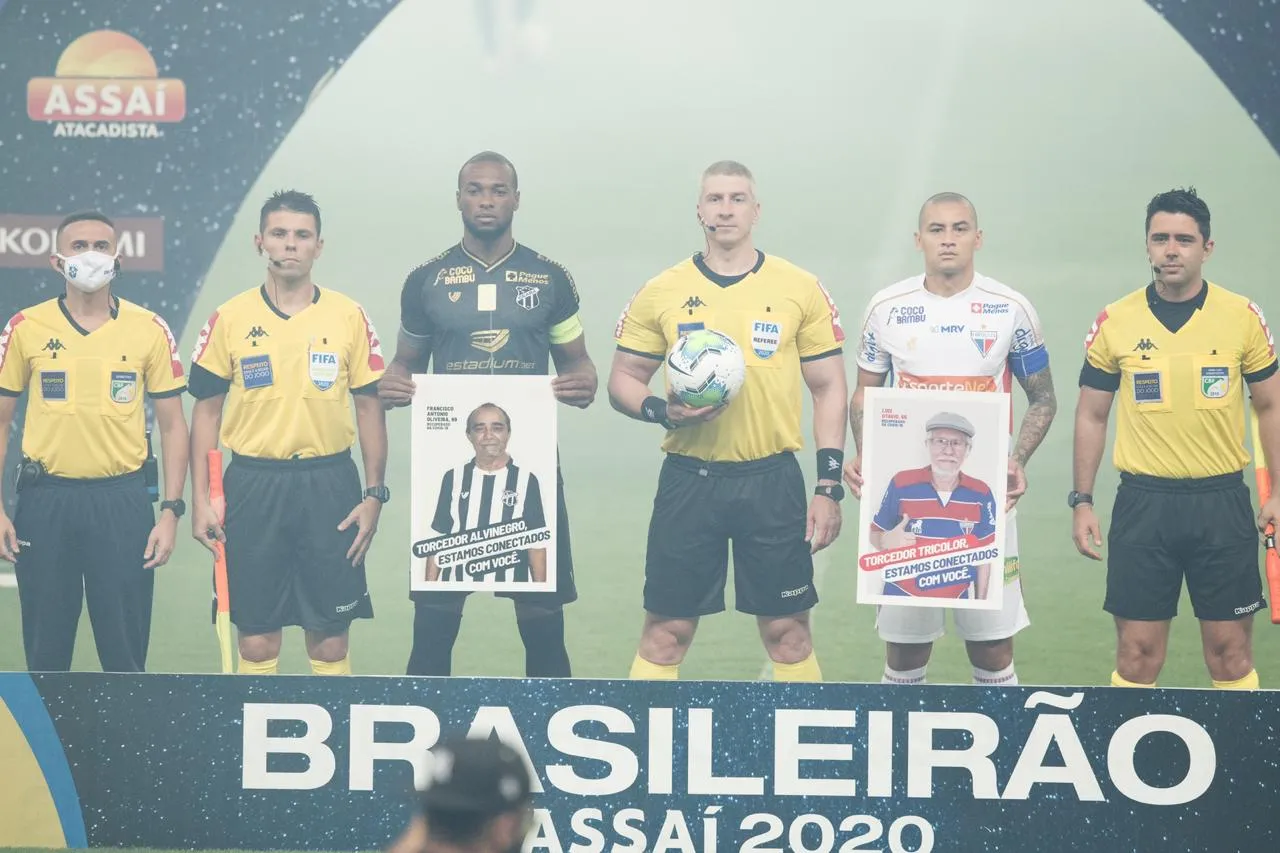 Luiz Otávio e Wellington Paulista pousaram com imagens de torcedores sobreviventes