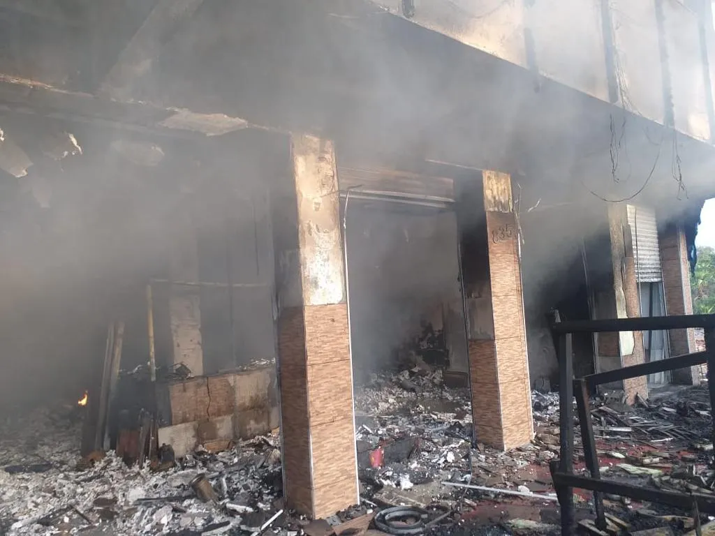 O pavimento inferior ficou parcialmente destruído