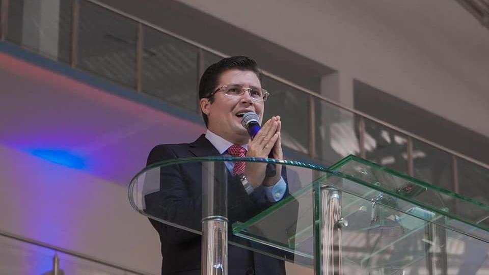 Deputado evangélico publica montagem duvidosa sobre desfile da Vai-Vai »  AvoadorAvoador