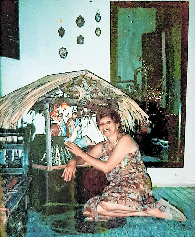 A tradição é mantida há mais de 70 anos Dona Vera Maria herdou da mãe a paixão pelo Natal. Hoje, a matriarca passa a tradição adiante