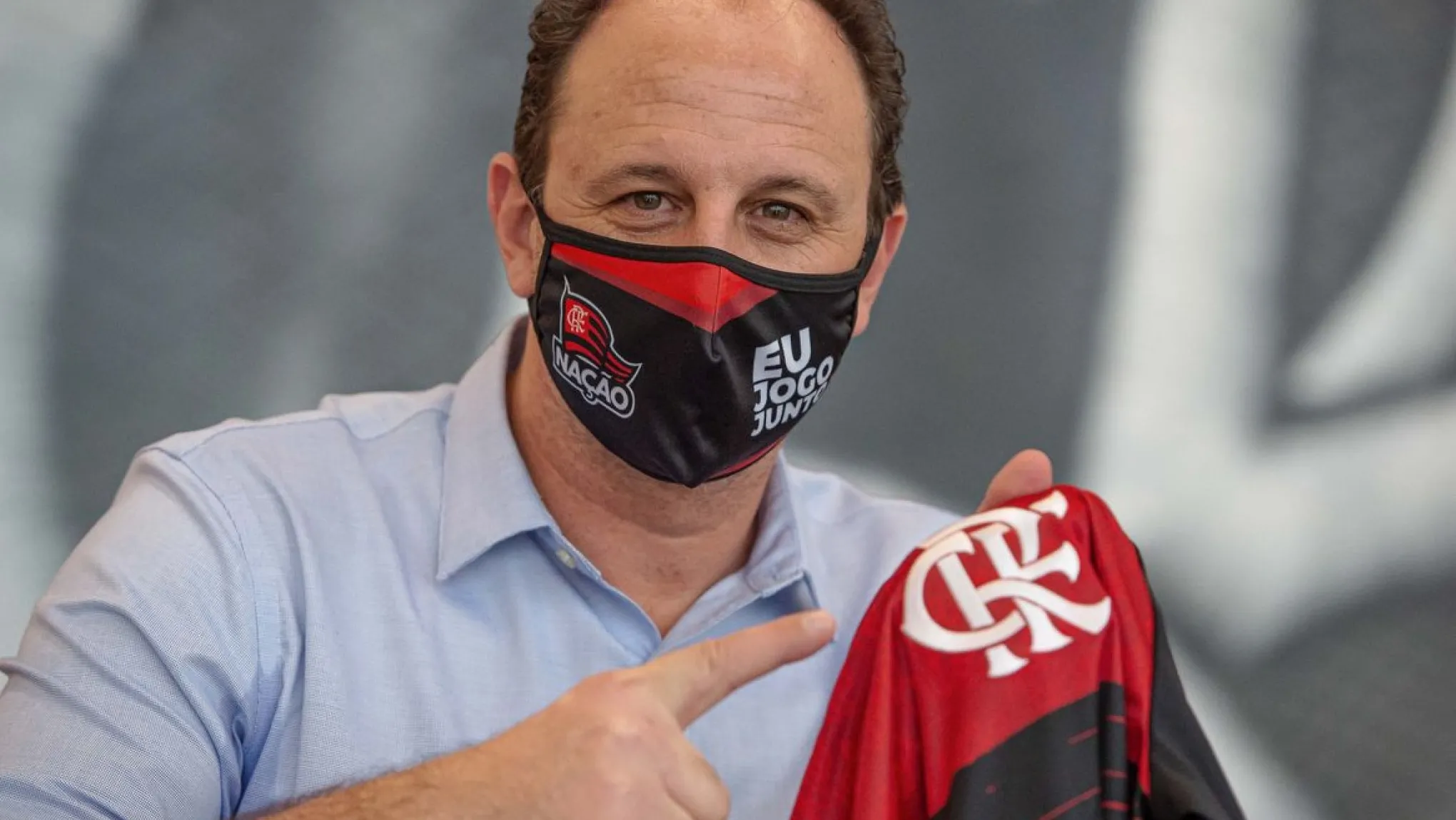 O Flamengo pagou multa rescisória próxima de R$ 400 mil para contratar Ceni