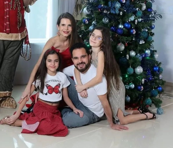 Luciano Camargo, Flávia Fonseca e as filhas