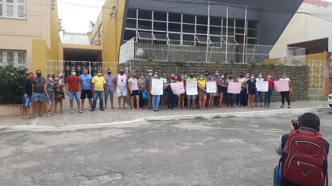População em protesto no município de Reriutaba