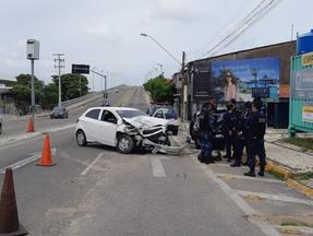 Esta é a imagem de um carro que colidiu com o automóvel da Guarda Municipal de Fortaleza