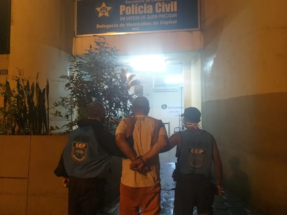 O ex-marido da juíza, o engenheiro Paulo José Arronenzi, foi preso em flagrante logo após o crime, no dia 24