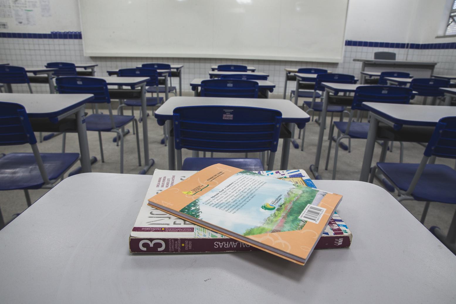 Nos últimos meses, alunos deixaram de ter aula presencial para aprender por ensino remoto