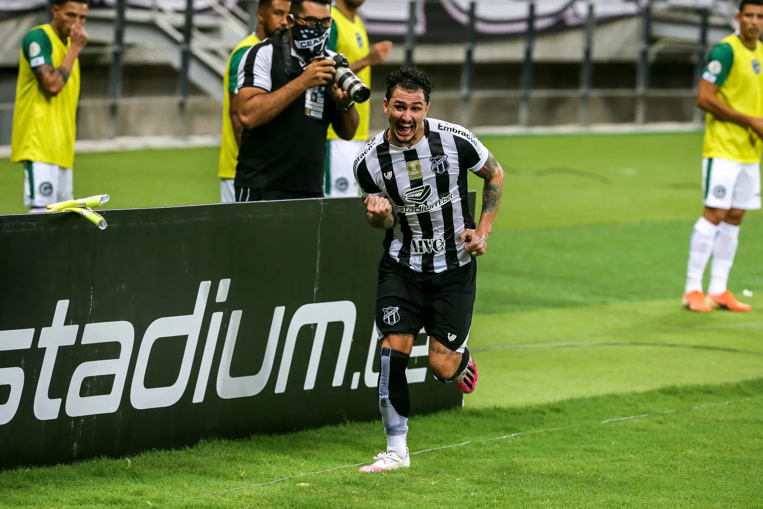 Vina é o grande destaque do Ceará em 2020, liderando a artilharia e as assistências da equipe