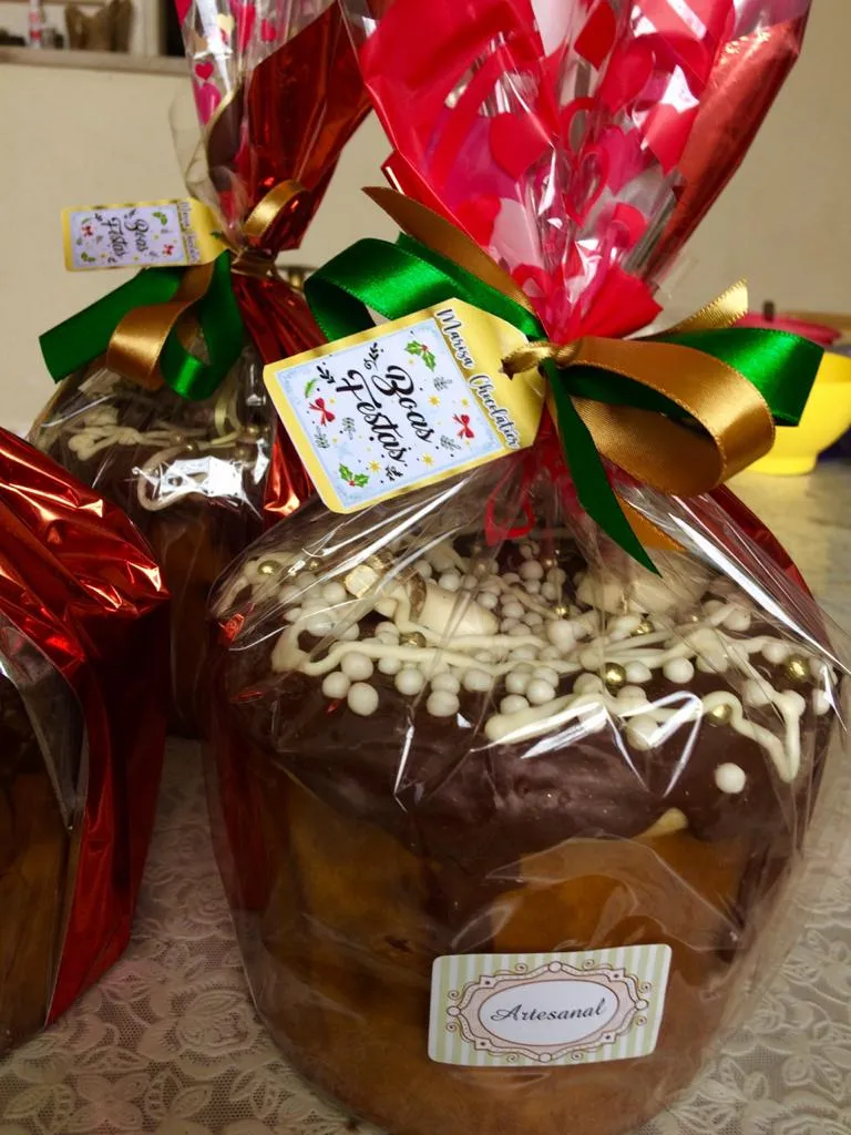 Ao todo, foram encomendados três panetones e uma caixa de trufas