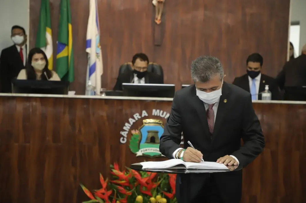 Antônio Henrique inicia em 2021 seu segundo mandato à frente da Câmara Municipal de Fortaleza. Exercício é para o biênio 2021-2022