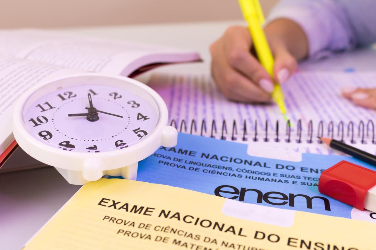 Simulados do Enem em casa: saiba como acessar cadernos de questões e gabaritos de provas antigas - EducaLab - Diário do Nordeste