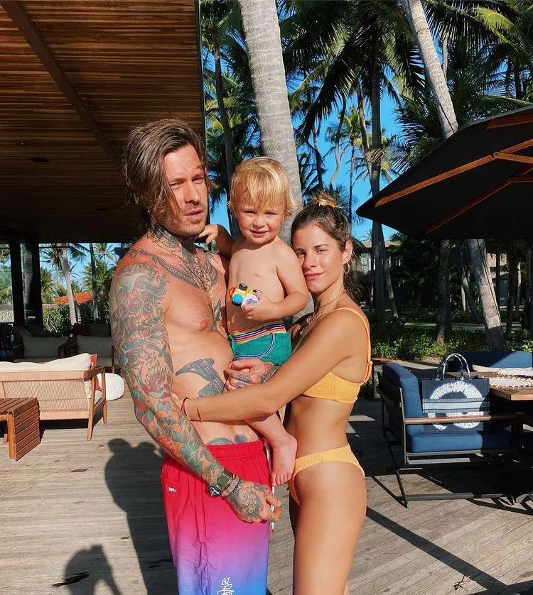 Esta é uma imagem de Shantal, Matheus Verdelho e o filho