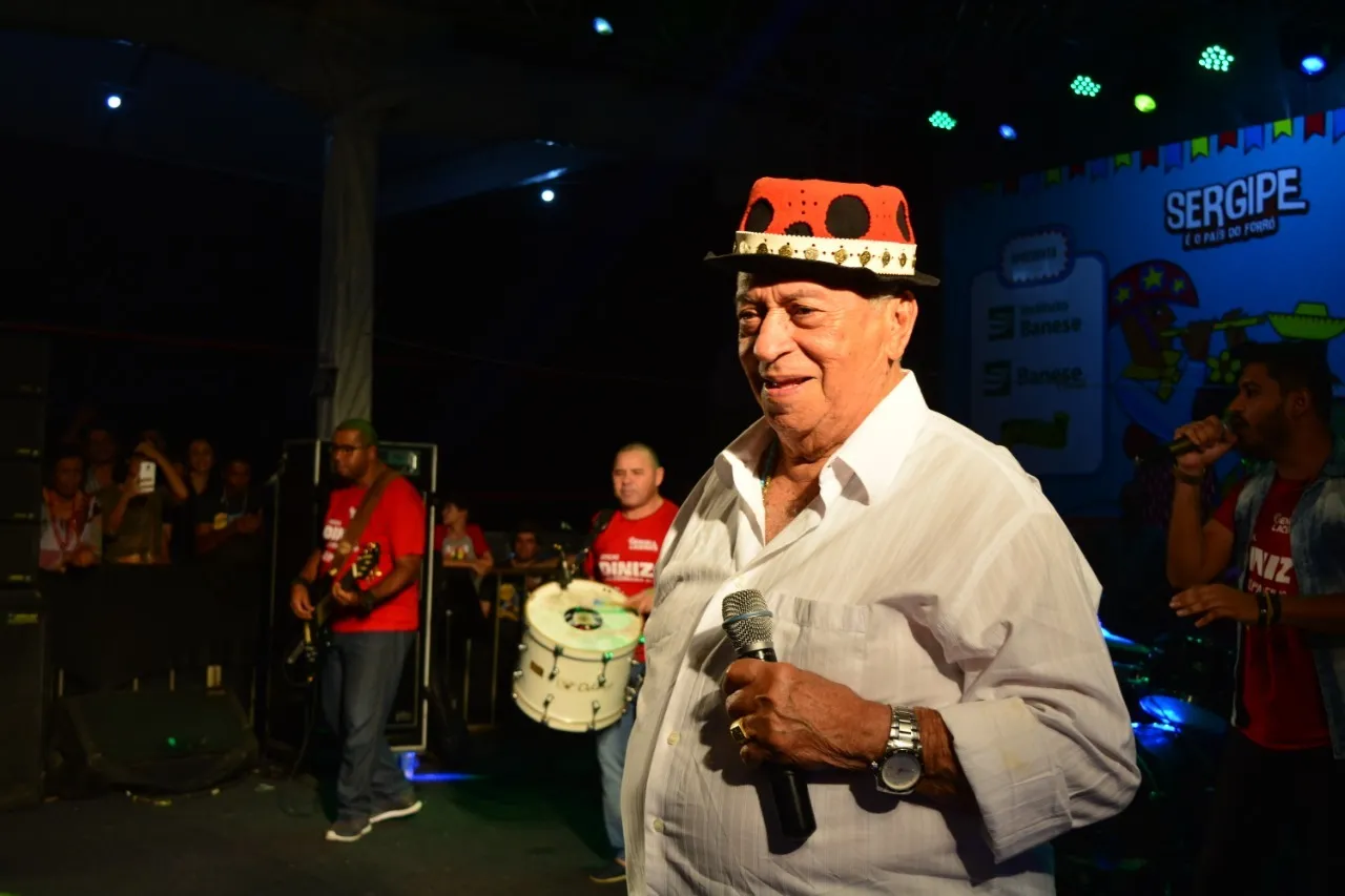 Cantor travou uma dura batalha contra a Covid e morreu aos 89 anos no Recife