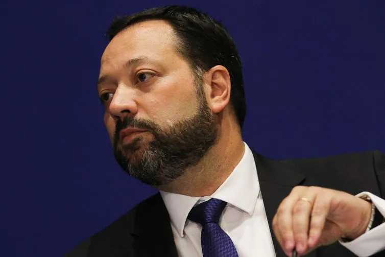 A intenção do Inep, segundo o presidente Alexandre Lopes, é que o exame se torne totalmente digital até 2026