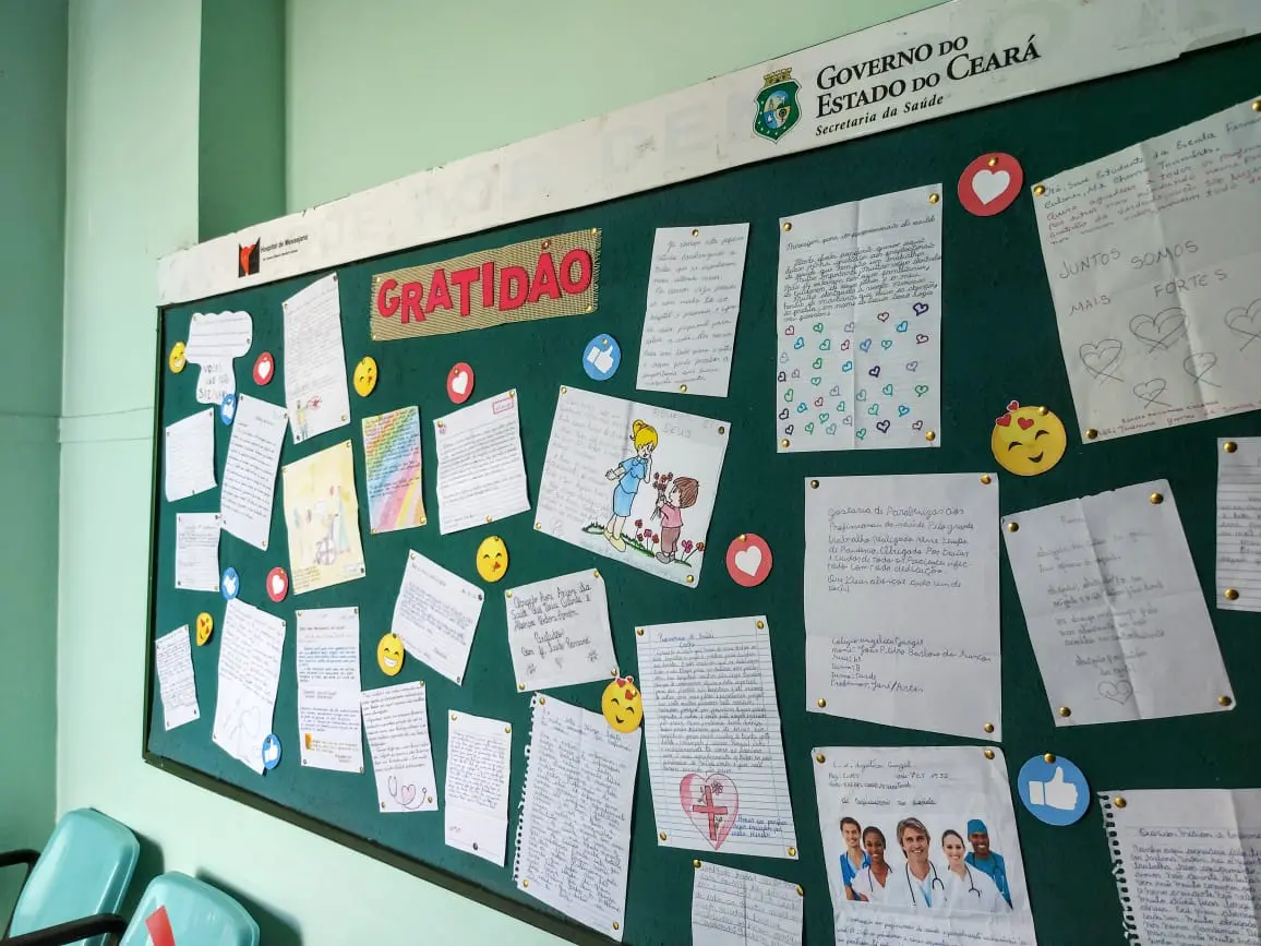 Imagem da notícia Profissionais do Hospital de Messejana são homenageados com cartas de alunos de escolas públicas