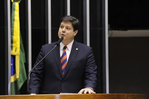 Arthur Lira e Baleia Rossi disputam a presidência da Câmara, por onde devem passar pautas de grande relevância para a economia neste ano