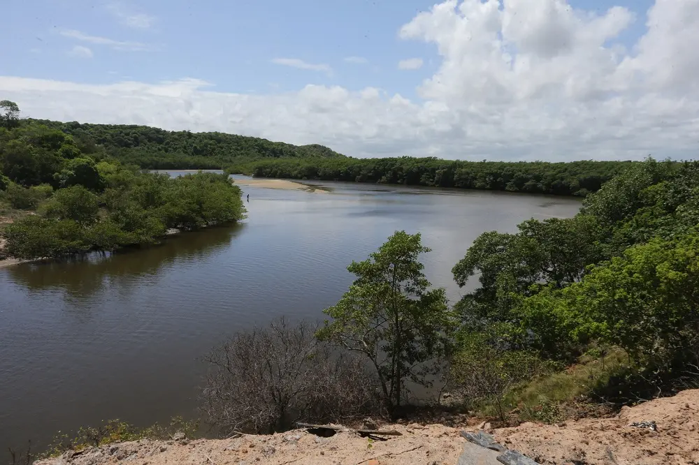 Margens do Rio Pacoti na CE-085