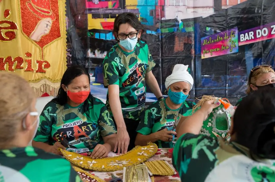 Márcio Lima ministra oficina de adereços