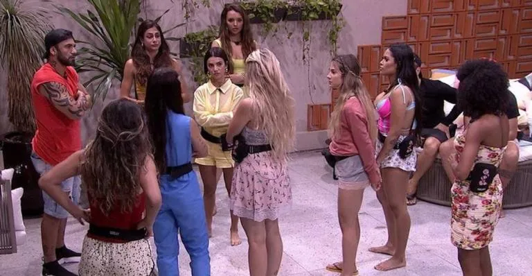Casa do BBB20 ficou dividida momentaneamente entre as mulheres e os homens do reality após as sisters descobrirem que os brothers planejavam 