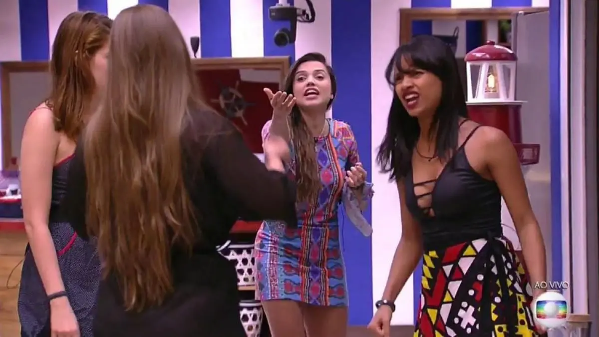 Esta é uma imagem de Gleici e Patrícia