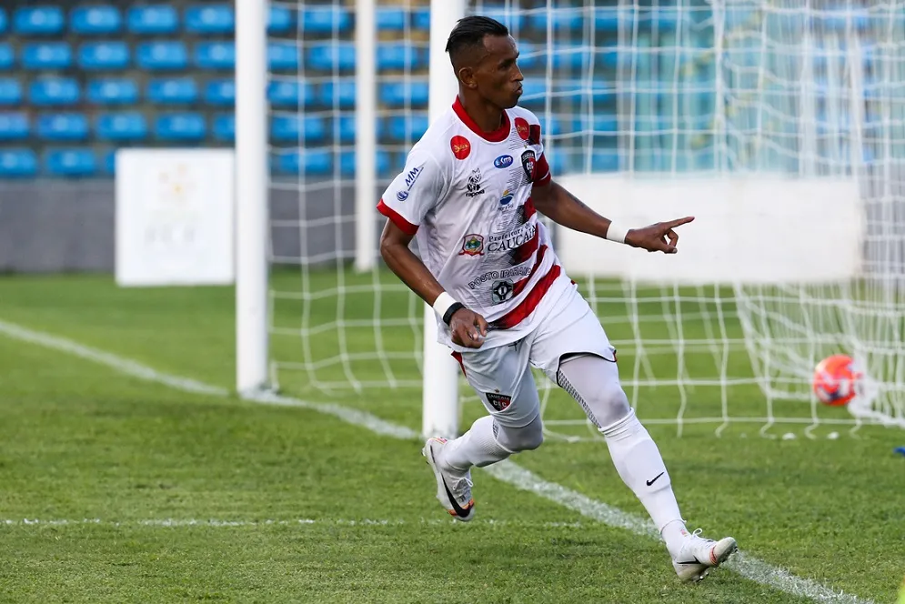 Ciel tem mais de 40 gols com a camisa do Caucaia, contabilizando todas as suas passagens.