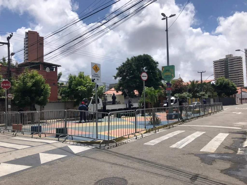 A ação faz parte de uma iniciativa conjunta entre a Prefeitura de Fortaleza e o Governo de Estado para inibir aglomeração em diversos pontos