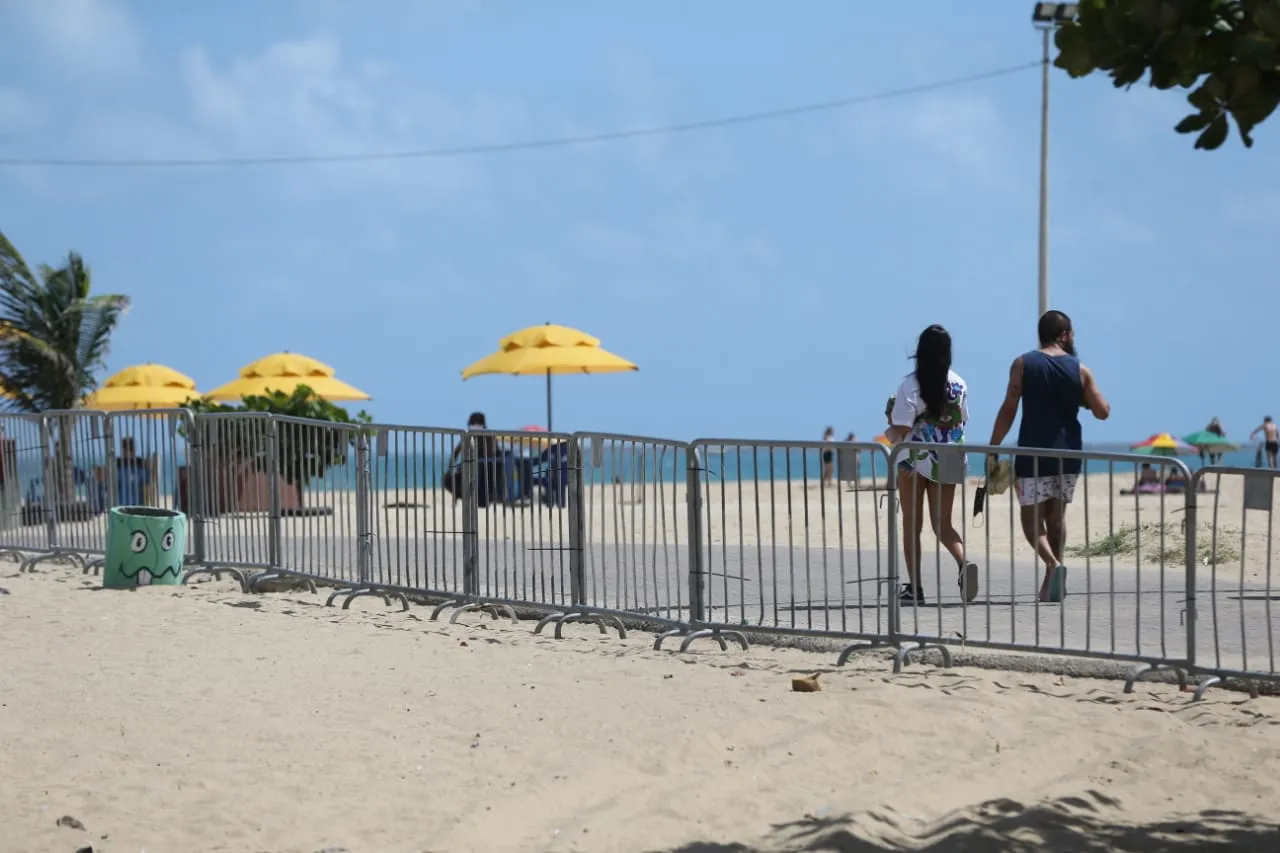 Bloqueio de trecho da Praia de Iracema visa evitar aglomeração e disseminação do novo coronavírus