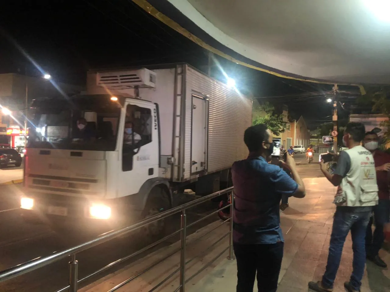 Lote do imunizante chegou ao município na noite desta segunda-feira (18).